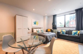 Apartment Thirty Three Staines Upon Thames - Free Parking - Heathrow - Thorpe Park